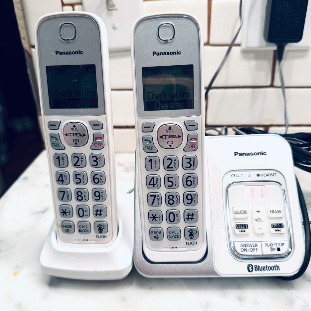 Panasonic KX-TGD560 Cordless Phone 2 Handsets‎ Bluetooth Digital Answering
